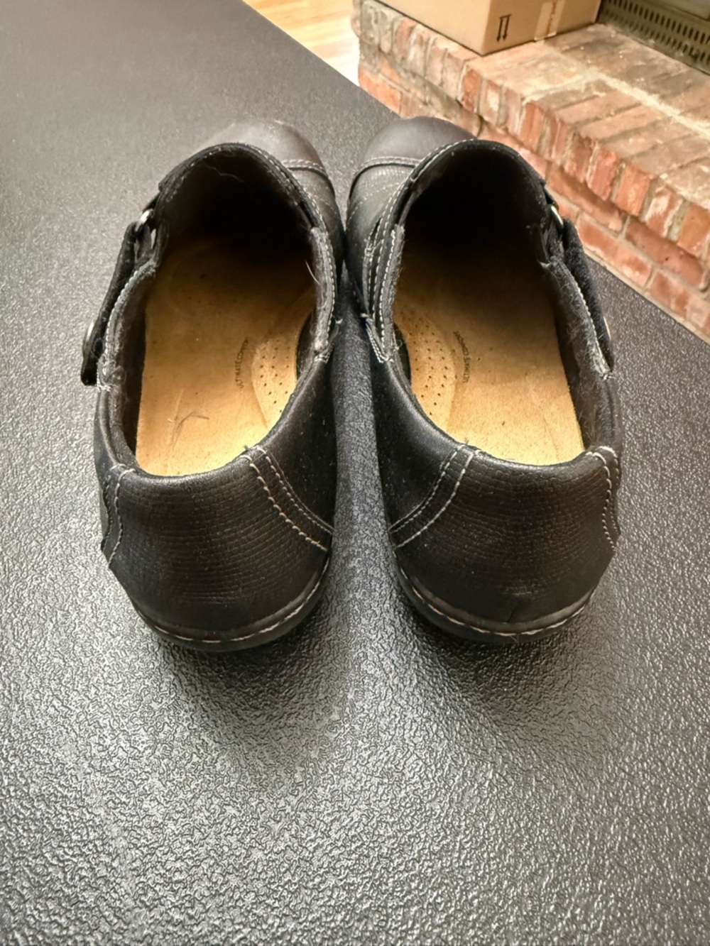 Women’s Black Clarks size 9.5 - Picture 4 of 7
